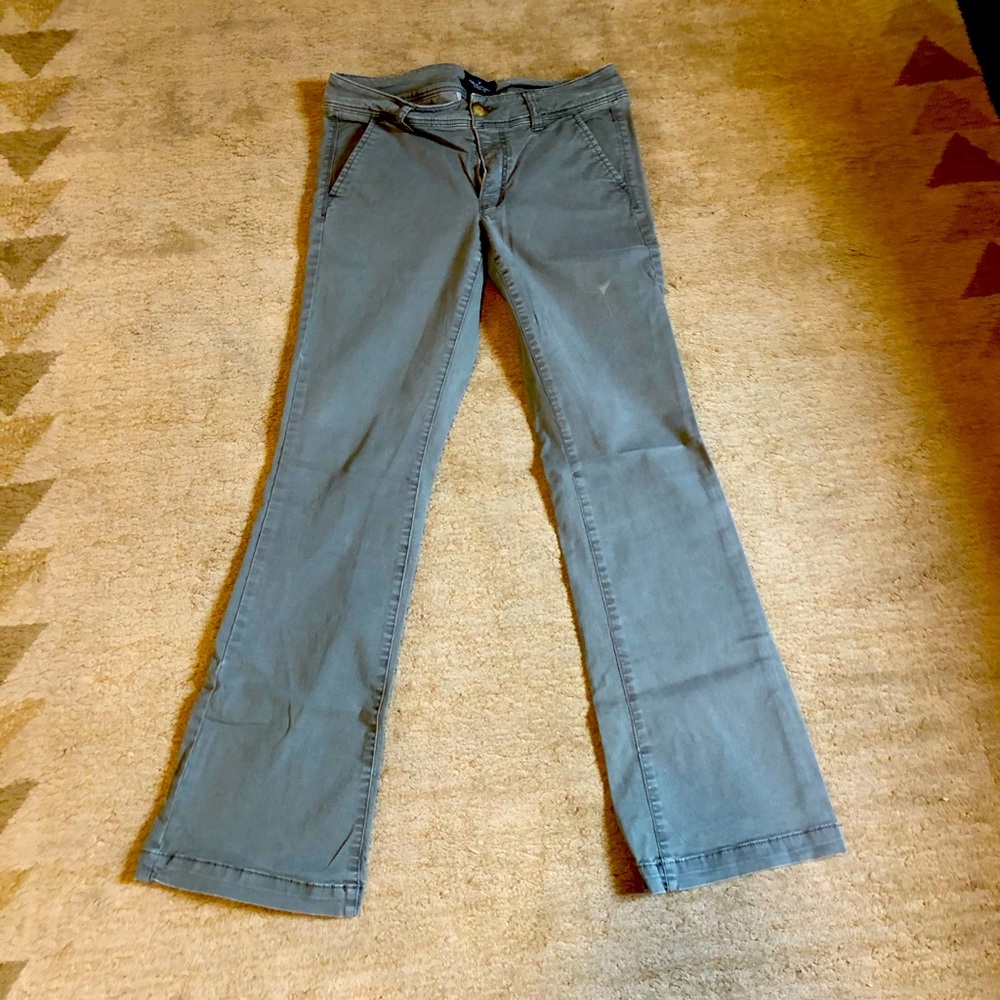 Women’s American Eagle khakis